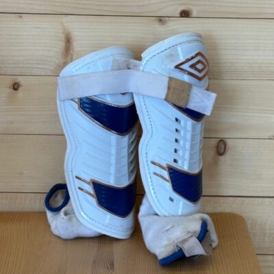 Fotbollsbenskydd Umbro