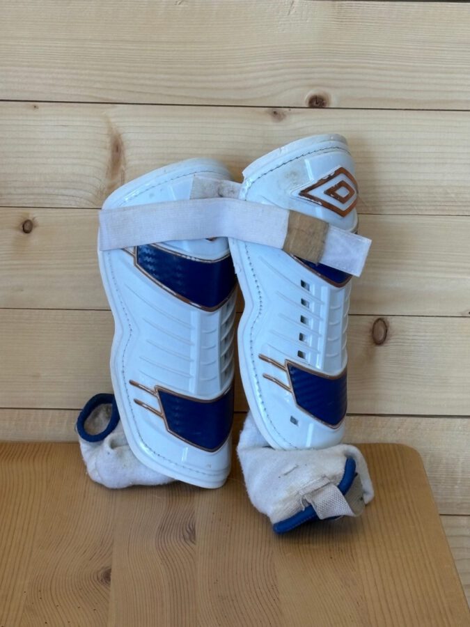 Fotbollsbenskydd Umbro