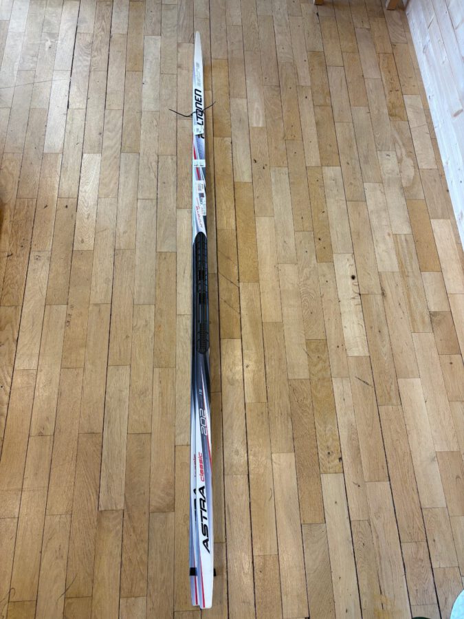 Längdskidor NYA! Peltonen classic 200cm med NIS platta